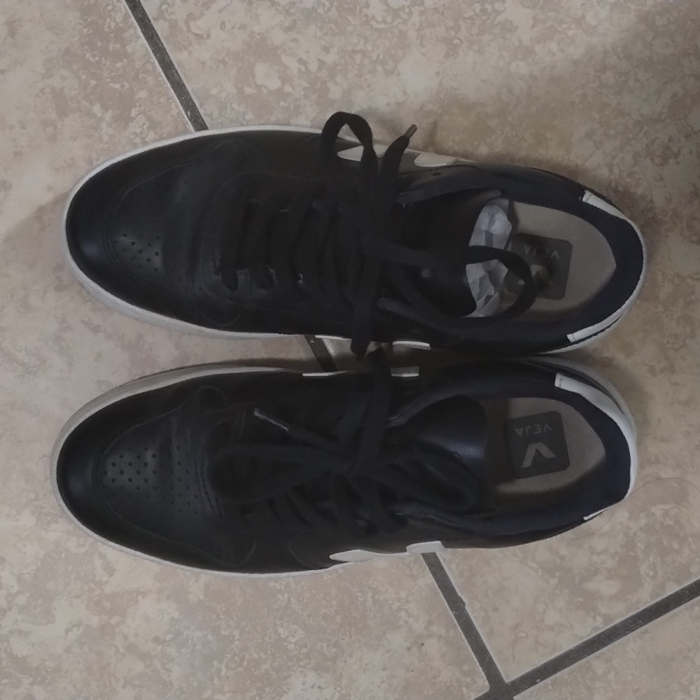 Veja Sneakers Size 38 = Size 7